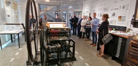 Zabytkowa maszyna Helbig & Müller już drukuje w Nowym Targu!
