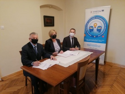 Zawarto umowę na realizację mikroprojektu pt. „Transgraniczna Akademia Biznesu w Gminie Poronin i Obec Bobrovec”